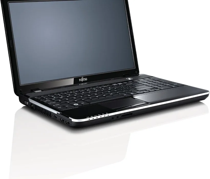 صورة لابتوب Fujitsu كور i5 الجيل الثاني